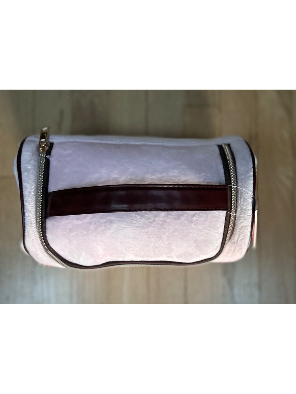 Juicy Couture Pink Plush Cosmetic Bag with Gold Zippers and Logo Detail NWT - Picture 5 of 9
